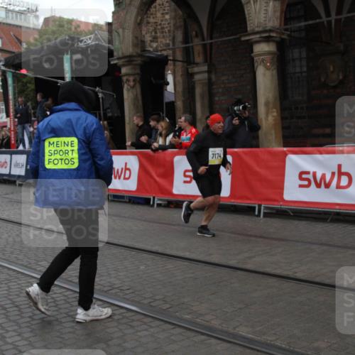 05.10.2025 - 20. swb-Marathon Bremen Yannick Fuchs http://msf.ph/oto/9318810 05.10.2025 11:29:13 Ziel 7174 meine-sportfotos.de