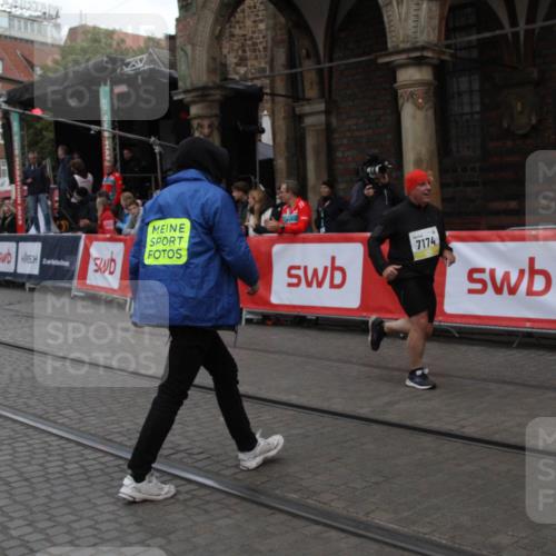 05.10.2025 - 20. swb-Marathon Bremen Yannick Fuchs http://msf.ph/oto/9318811 05.10.2025 11:29:13 Ziel 7174 meine-sportfotos.de