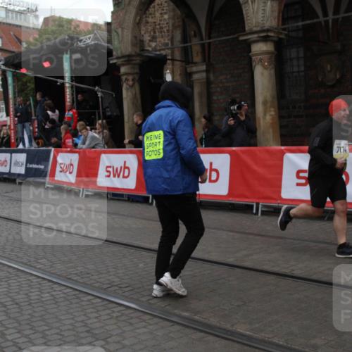 05.10.2025 - 20. swb-Marathon Bremen Yannick Fuchs http://msf.ph/oto/9318812 05.10.2025 11:29:13 Ziel 7174 meine-sportfotos.de