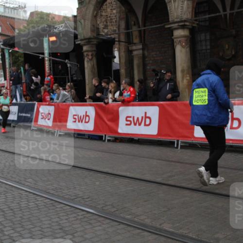 05.10.2025 - 20. swb-Marathon Bremen Yannick Fuchs http://msf.ph/oto/9318815 05.10.2025 11:29:14 Ziel 7174 meine-sportfotos.de