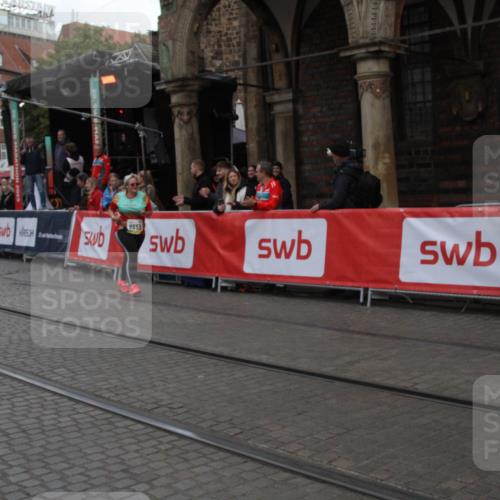 05.10.2025 - 20. swb-Marathon Bremen Yannick Fuchs http://msf.ph/oto/9318821 05.10.2025 11:29:17 Ziel 9559 meine-sportfotos.de