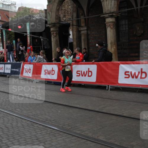 05.10.2025 - 20. swb-Marathon Bremen Yannick Fuchs http://msf.ph/oto/9318824 05.10.2025 11:29:18 Ziel 9559 meine-sportfotos.de