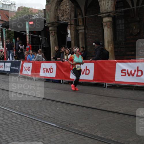 05.10.2025 - 20. swb-Marathon Bremen Yannick Fuchs http://msf.ph/oto/9318825 05.10.2025 11:29:18 Ziel 9559 meine-sportfotos.de