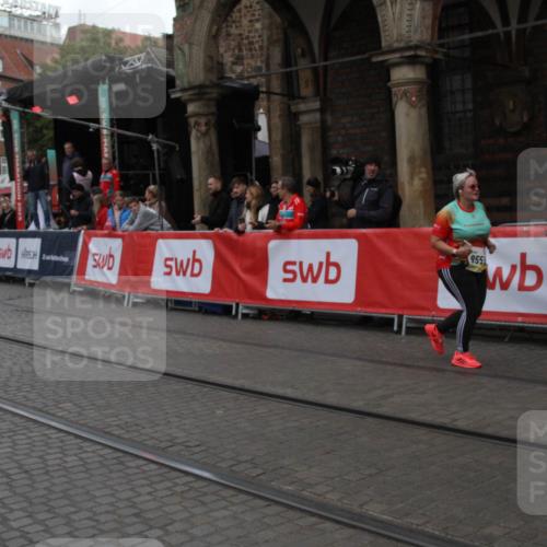 05.10.2025 - 20. swb-Marathon Bremen Yannick Fuchs http://msf.ph/oto/9318828 05.10.2025 11:29:19 Ziel 9559 meine-sportfotos.de