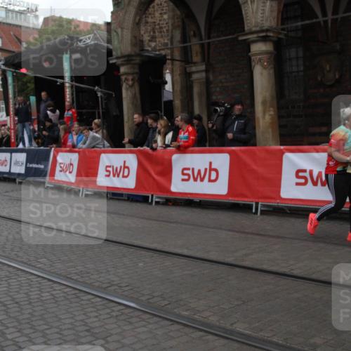 05.10.2025 - 20. swb-Marathon Bremen Yannick Fuchs http://msf.ph/oto/9318829 05.10.2025 11:29:19 Ziel 9559 meine-sportfotos.de
