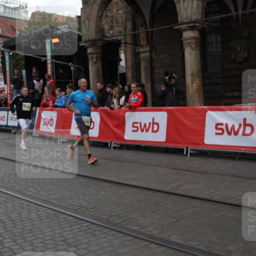 05.10.2025 - 20. swb-Marathon Bremen Yannick Fuchs http://msf.ph/oto/9318836 05.10.2025 11:29:24 Ziel 9257, 10482 meine-sportfotos.de