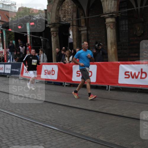 05.10.2025 - 20. swb-Marathon Bremen Yannick Fuchs http://msf.ph/oto/9318838 05.10.2025 11:29:25 Ziel 9257, 10482 meine-sportfotos.de