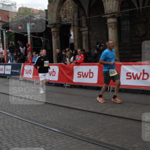 05.10.2025 - 20. swb-Marathon Bremen Yannick Fuchs http://msf.ph/oto/9318839 05.10.2025 11:29:25 Ziel 9257, 10482 meine-sportfotos.de