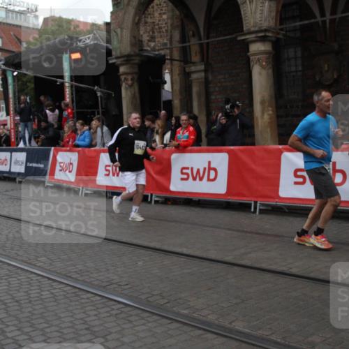 05.10.2025 - 20. swb-Marathon Bremen Yannick Fuchs http://msf.ph/oto/9318840 05.10.2025 11:29:25 Ziel 9257, 10482 meine-sportfotos.de