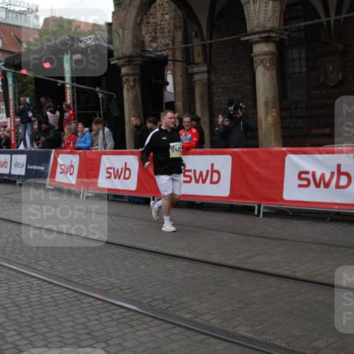 05.10.2025 - 20. swb-Marathon Bremen Yannick Fuchs http://msf.ph/oto/9318841 05.10.2025 11:29:26 Ziel 9257, 10482 meine-sportfotos.de