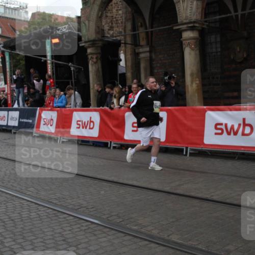 05.10.2025 - 20. swb-Marathon Bremen Yannick Fuchs http://msf.ph/oto/9318842 05.10.2025 11:29:26 Ziel 9257, 10482 meine-sportfotos.de