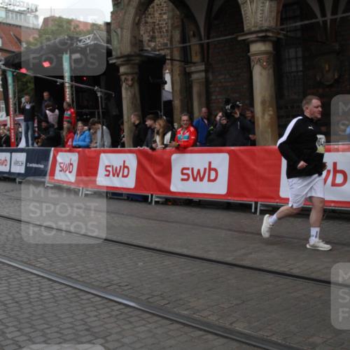 05.10.2025 - 20. swb-Marathon Bremen Yannick Fuchs http://msf.ph/oto/9318844 05.10.2025 11:29:27 Ziel 10482 meine-sportfotos.de
