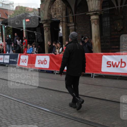 05.10.2025 - 20. swb-Marathon Bremen Yannick Fuchs http://msf.ph/oto/9318851 05.10.2025 11:29:29 Ziel  meine-sportfotos.de