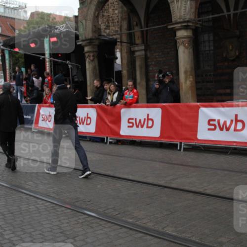 05.10.2025 - 20. swb-Marathon Bremen Yannick Fuchs http://msf.ph/oto/9318860 05.10.2025 11:29:32 Ziel 10401 meine-sportfotos.de