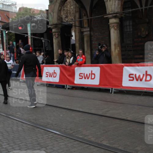 05.10.2025 - 20. swb-Marathon Bremen Yannick Fuchs http://msf.ph/oto/9318861 05.10.2025 11:29:32 Ziel 10401 meine-sportfotos.de