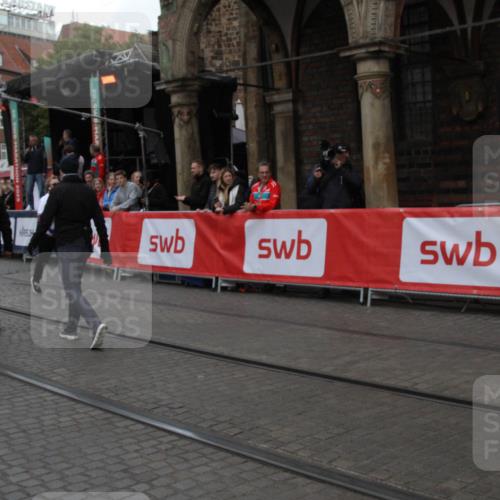 05.10.2025 - 20. swb-Marathon Bremen Yannick Fuchs http://msf.ph/oto/9318862 05.10.2025 11:29:33 Ziel 10401 meine-sportfotos.de
