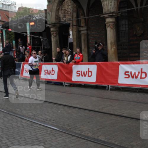05.10.2025 - 20. swb-Marathon Bremen Yannick Fuchs http://msf.ph/oto/9318864 05.10.2025 11:29:33 Ziel 10401 meine-sportfotos.de