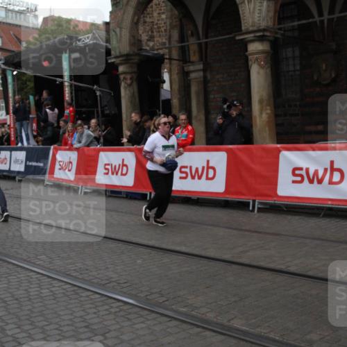 05.10.2025 - 20. swb-Marathon Bremen Yannick Fuchs http://msf.ph/oto/9318867 05.10.2025 11:29:34 Ziel 10401 meine-sportfotos.de