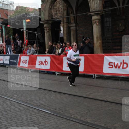 05.10.2025 - 20. swb-Marathon Bremen Yannick Fuchs http://msf.ph/oto/9318868 05.10.2025 11:29:35 Ziel 10401 meine-sportfotos.de