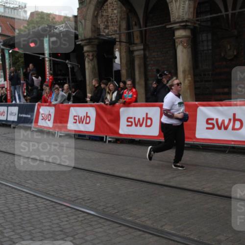 05.10.2025 - 20. swb-Marathon Bremen Yannick Fuchs http://msf.ph/oto/9318869 05.10.2025 11:29:35 Ziel 10401 meine-sportfotos.de