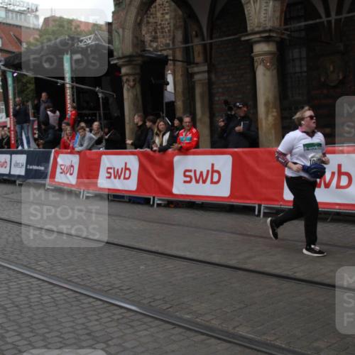 05.10.2025 - 20. swb-Marathon Bremen Yannick Fuchs http://msf.ph/oto/9318870 05.10.2025 11:29:35 Ziel 10401 meine-sportfotos.de