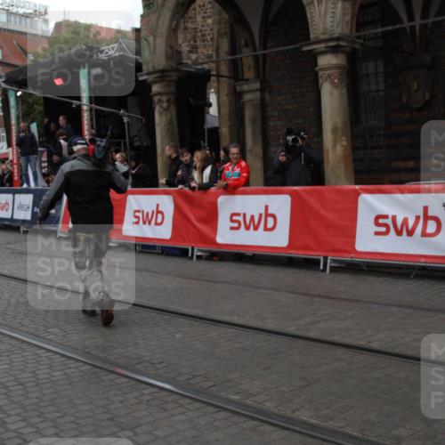 05.10.2025 - 20. swb-Marathon Bremen Yannick Fuchs http://msf.ph/oto/9318878 05.10.2025 11:29:38 Ziel  meine-sportfotos.de