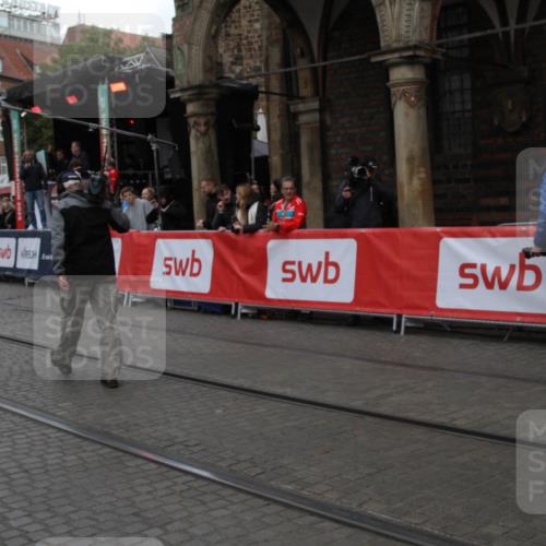 05.10.2025 - 20. swb-Marathon Bremen Yannick Fuchs http://msf.ph/oto/9318879 05.10.2025 11:29:39 Ziel  meine-sportfotos.de