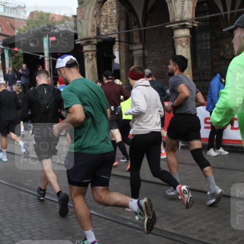 05.10.2025 - 20. swb-Marathon Bremen Yannick Fuchs http://msf.ph/oto/9318889 05.10.2025 11:32:28 Ziel  meine-sportfotos.de