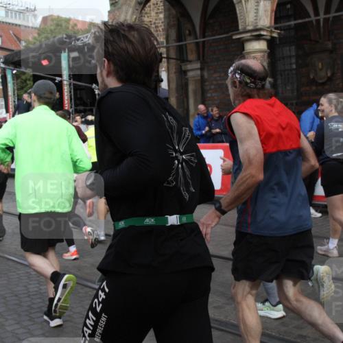 05.10.2025 - 20. swb-Marathon Bremen Yannick Fuchs http://msf.ph/oto/9318891 05.10.2025 11:32:29 Ziel  meine-sportfotos.de