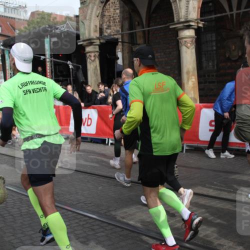 05.10.2025 - 20. swb-Marathon Bremen Yannick Fuchs http://msf.ph/oto/9318895 05.10.2025 11:32:30 Ziel  meine-sportfotos.de
