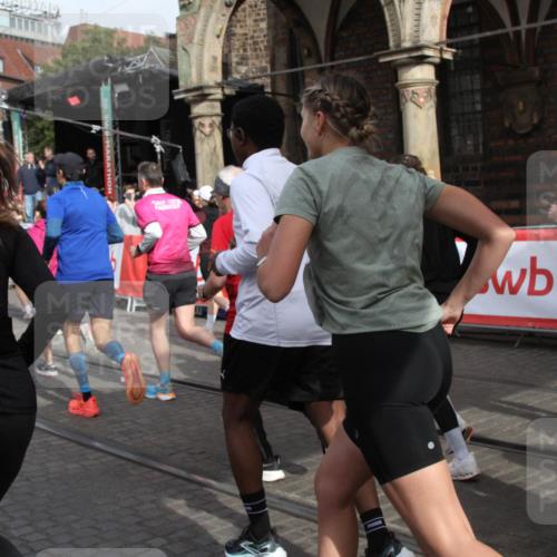 05.10.2025 - 20. swb-Marathon Bremen Yannick Fuchs http://msf.ph/oto/9318898 05.10.2025 11:32:32 Ziel  meine-sportfotos.de