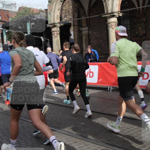 05.10.2025 - 20. swb-Marathon Bremen Yannick Fuchs http://msf.ph/oto/9318899 05.10.2025 11:32:33 Ziel  meine-sportfotos.de