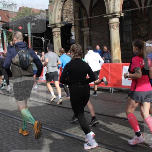 05.10.2025 - 20. swb-Marathon Bremen Yannick Fuchs http://msf.ph/oto/9318901 05.10.2025 11:32:34 Ziel  meine-sportfotos.de