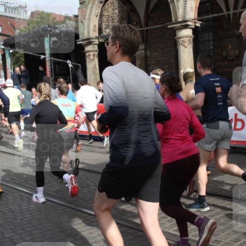 05.10.2025 - 20. swb-Marathon Bremen Yannick Fuchs http://msf.ph/oto/9318902 05.10.2025 11:32:35 Ziel  meine-sportfotos.de