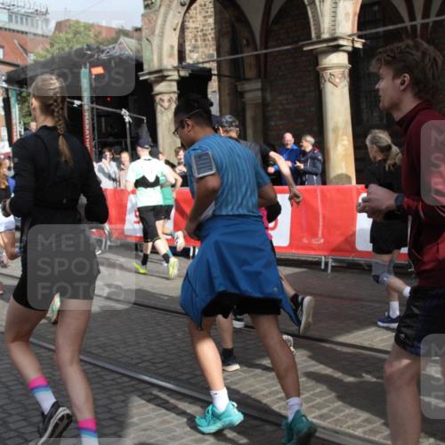 05.10.2025 - 20. swb-Marathon Bremen Yannick Fuchs http://msf.ph/oto/9318905 05.10.2025 11:32:37 Ziel  meine-sportfotos.de