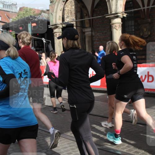 05.10.2025 - 20. swb-Marathon Bremen Yannick Fuchs http://msf.ph/oto/9318907 05.10.2025 11:32:38 Ziel  meine-sportfotos.de