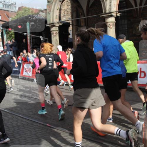 05.10.2025 - 20. swb-Marathon Bremen Yannick Fuchs http://msf.ph/oto/9318909 05.10.2025 11:32:39 Ziel  meine-sportfotos.de