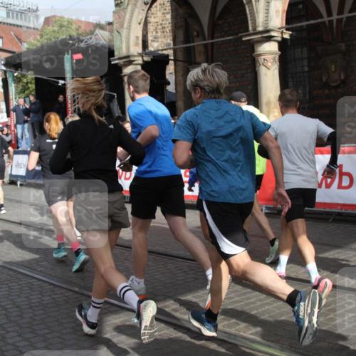 05.10.2025 - 20. swb-Marathon Bremen Yannick Fuchs http://msf.ph/oto/9318910 05.10.2025 11:32:39 Ziel  meine-sportfotos.de