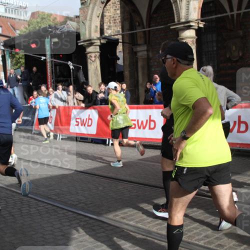 05.10.2025 - 20. swb-Marathon Bremen Yannick Fuchs http://msf.ph/oto/9318917 05.10.2025 11:32:44 Ziel  meine-sportfotos.de