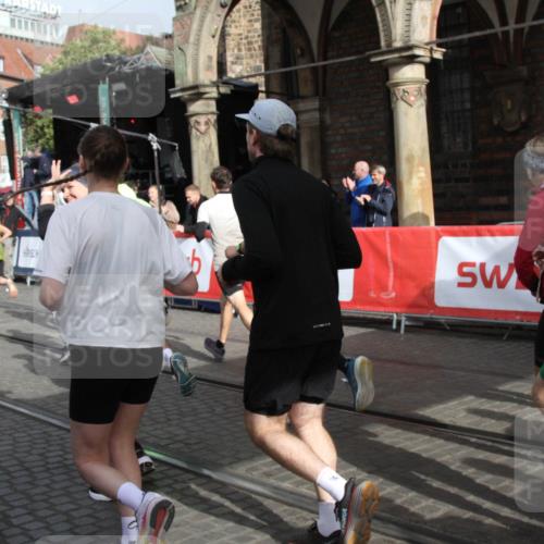 05.10.2025 - 20. swb-Marathon Bremen Yannick Fuchs http://msf.ph/oto/9318920 05.10.2025 11:32:46 Ziel  meine-sportfotos.de