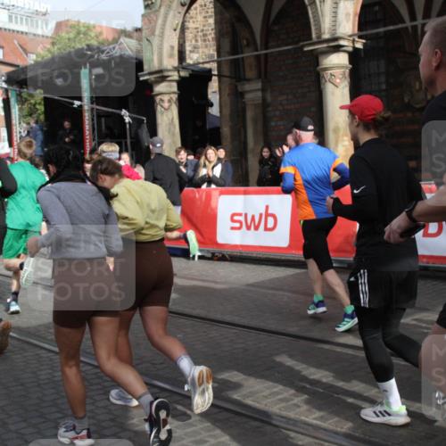 05.10.2025 - 20. swb-Marathon Bremen Yannick Fuchs http://msf.ph/oto/9318921 05.10.2025 11:32:47 Ziel  meine-sportfotos.de