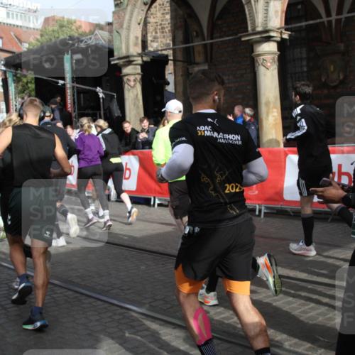 05.10.2025 - 20. swb-Marathon Bremen Yannick Fuchs http://msf.ph/oto/9318926 05.10.2025 11:32:49 Ziel  meine-sportfotos.de
