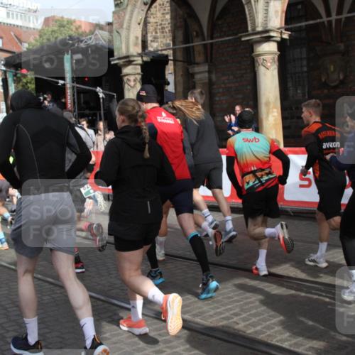 05.10.2025 - 20. swb-Marathon Bremen Yannick Fuchs http://msf.ph/oto/9318929 05.10.2025 11:32:51 Ziel  meine-sportfotos.de