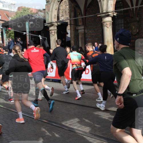 05.10.2025 - 20. swb-Marathon Bremen Yannick Fuchs http://msf.ph/oto/9318930 05.10.2025 11:32:51 Ziel  meine-sportfotos.de