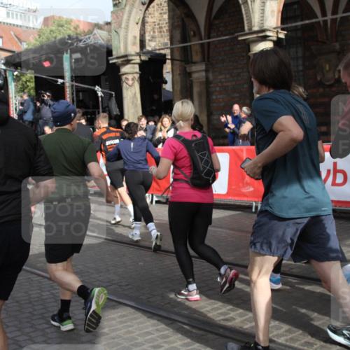 05.10.2025 - 20. swb-Marathon Bremen Yannick Fuchs http://msf.ph/oto/9318931 05.10.2025 11:32:52 Ziel  meine-sportfotos.de