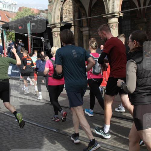 05.10.2025 - 20. swb-Marathon Bremen Yannick Fuchs http://msf.ph/oto/9318932 05.10.2025 11:32:52 Ziel  meine-sportfotos.de