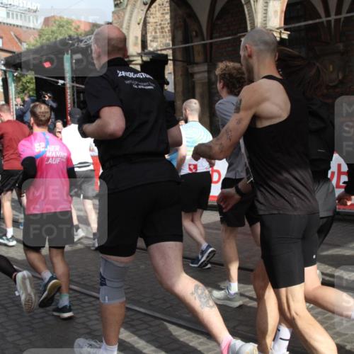 05.10.2025 - 20. swb-Marathon Bremen Yannick Fuchs http://msf.ph/oto/9318933 05.10.2025 11:32:54 Ziel  meine-sportfotos.de
