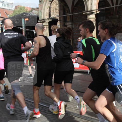 05.10.2025 - 20. swb-Marathon Bremen Yannick Fuchs http://msf.ph/oto/9318934 05.10.2025 11:32:54 Ziel  meine-sportfotos.de