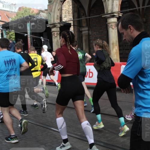 05.10.2025 - 20. swb-Marathon Bremen Yannick Fuchs http://msf.ph/oto/9318939 05.10.2025 11:32:57 Ziel  meine-sportfotos.de