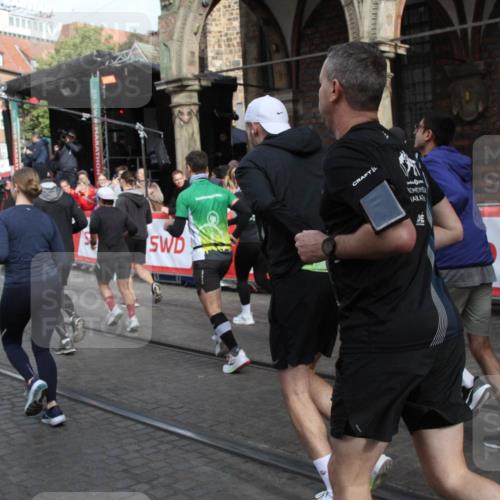 05.10.2025 - 20. swb-Marathon Bremen Yannick Fuchs http://msf.ph/oto/9318946 05.10.2025 11:33:00 Ziel  meine-sportfotos.de